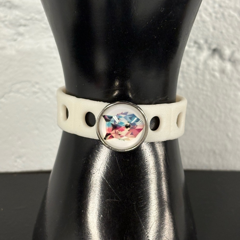 Snap Bracelet w/ Wolf and Pink Snap